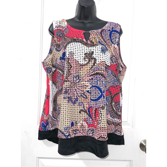 Dana Buchman Tops - Dana Buchman sleeveless keyhole neck blouse top & colorful paisley and dot print